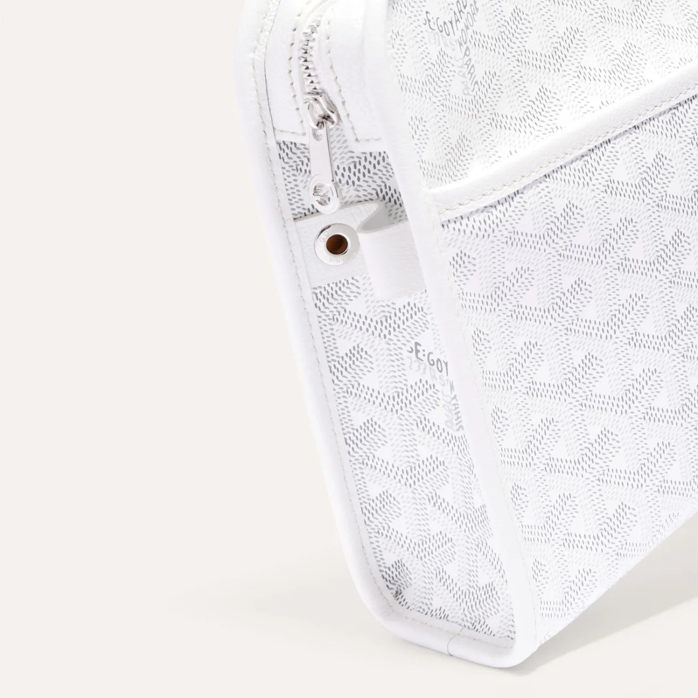 White Jouvence MM Toiletry Bag