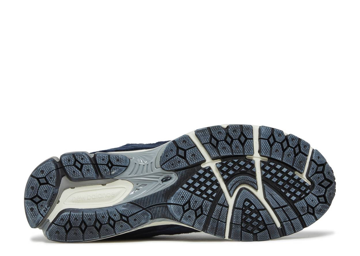 New Balance 2002R
Protection Pack Dark Navy