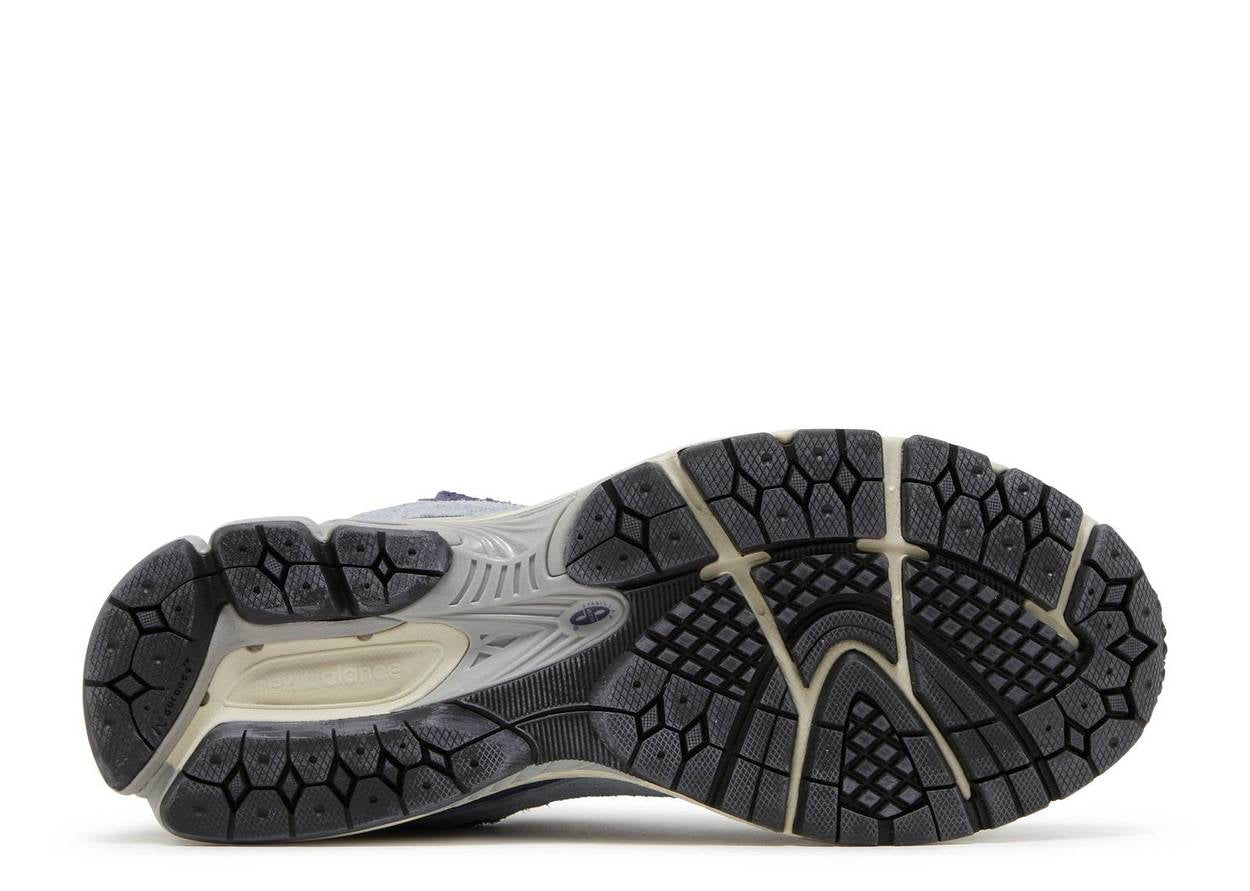 New Balance 2002R
Protection Pack Light Arctic Grey Purple