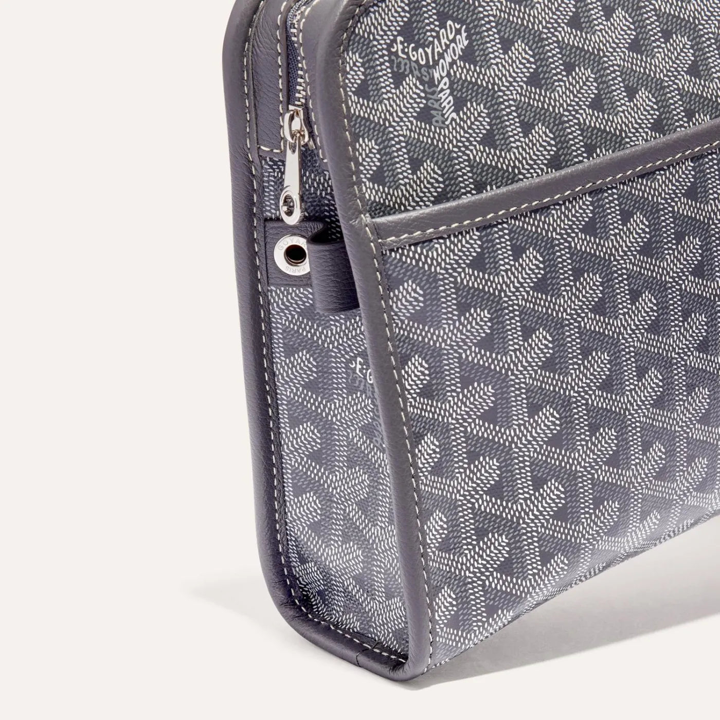 Grey Jouvence MM Toiletry Bag