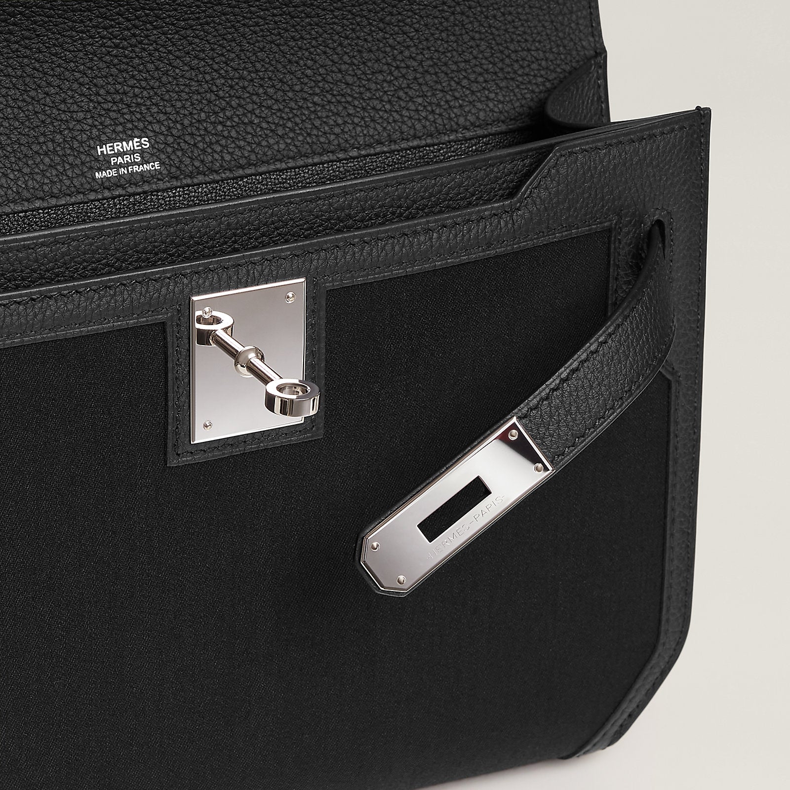 Noir / Noir Kelly depeches 25 pouch