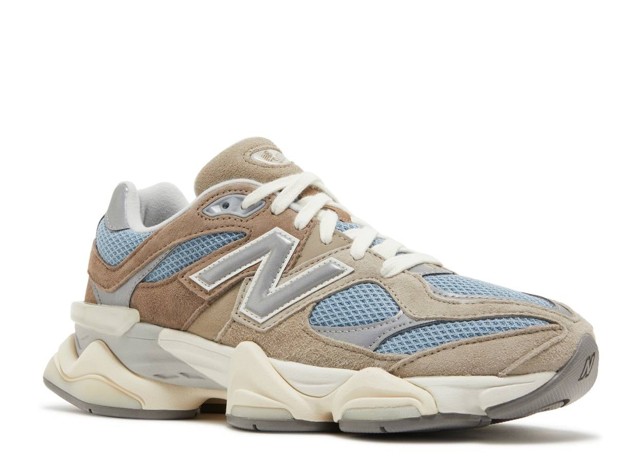 New Balance 9060
Mushroom