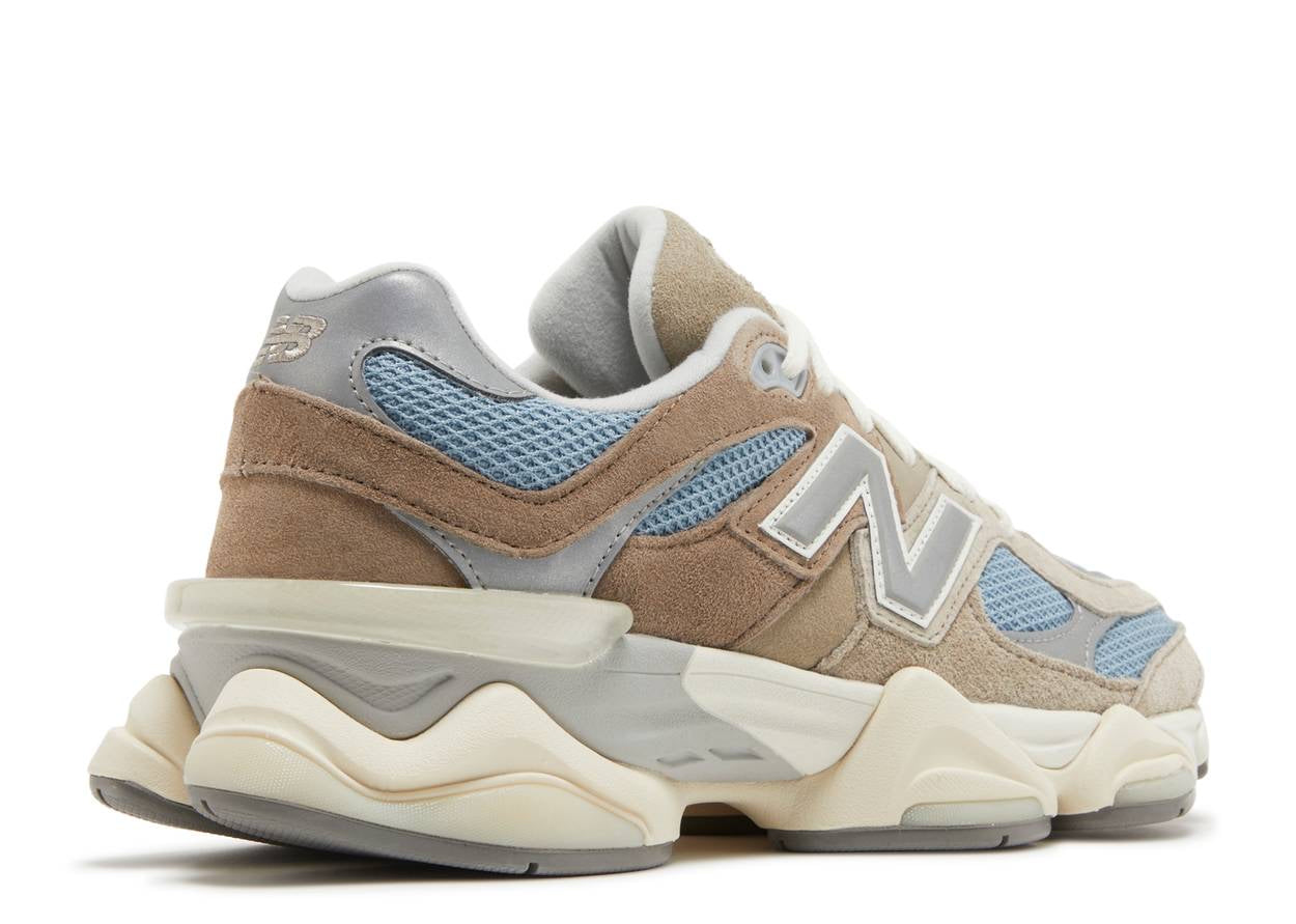 New Balance 9060
Mushroom