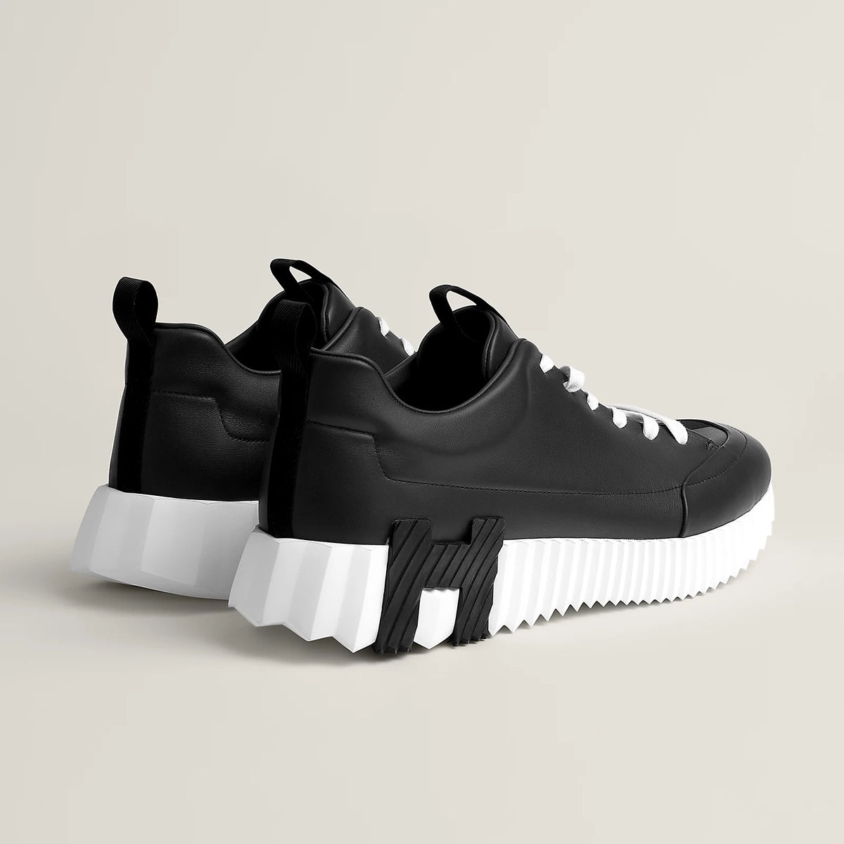 Noir Jump Sneaker