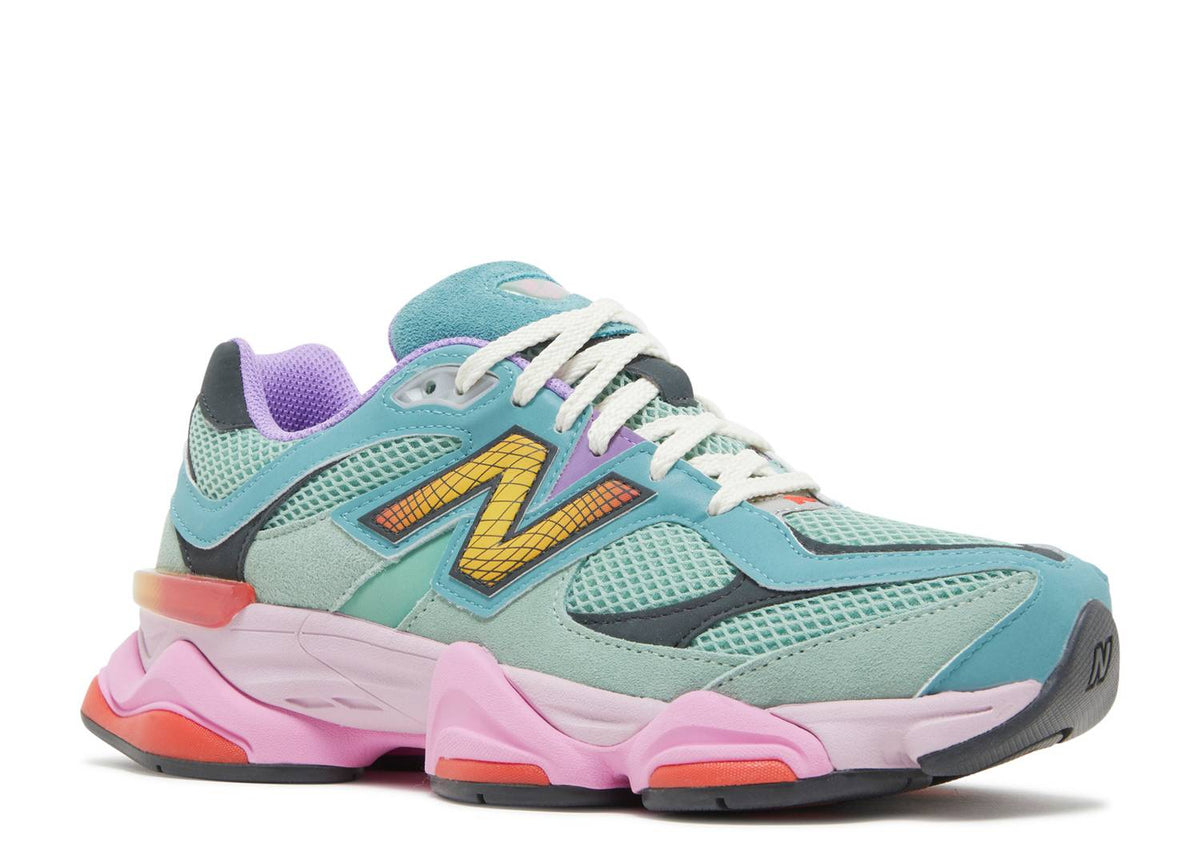 New Balance 9060
Warped Multi-Color