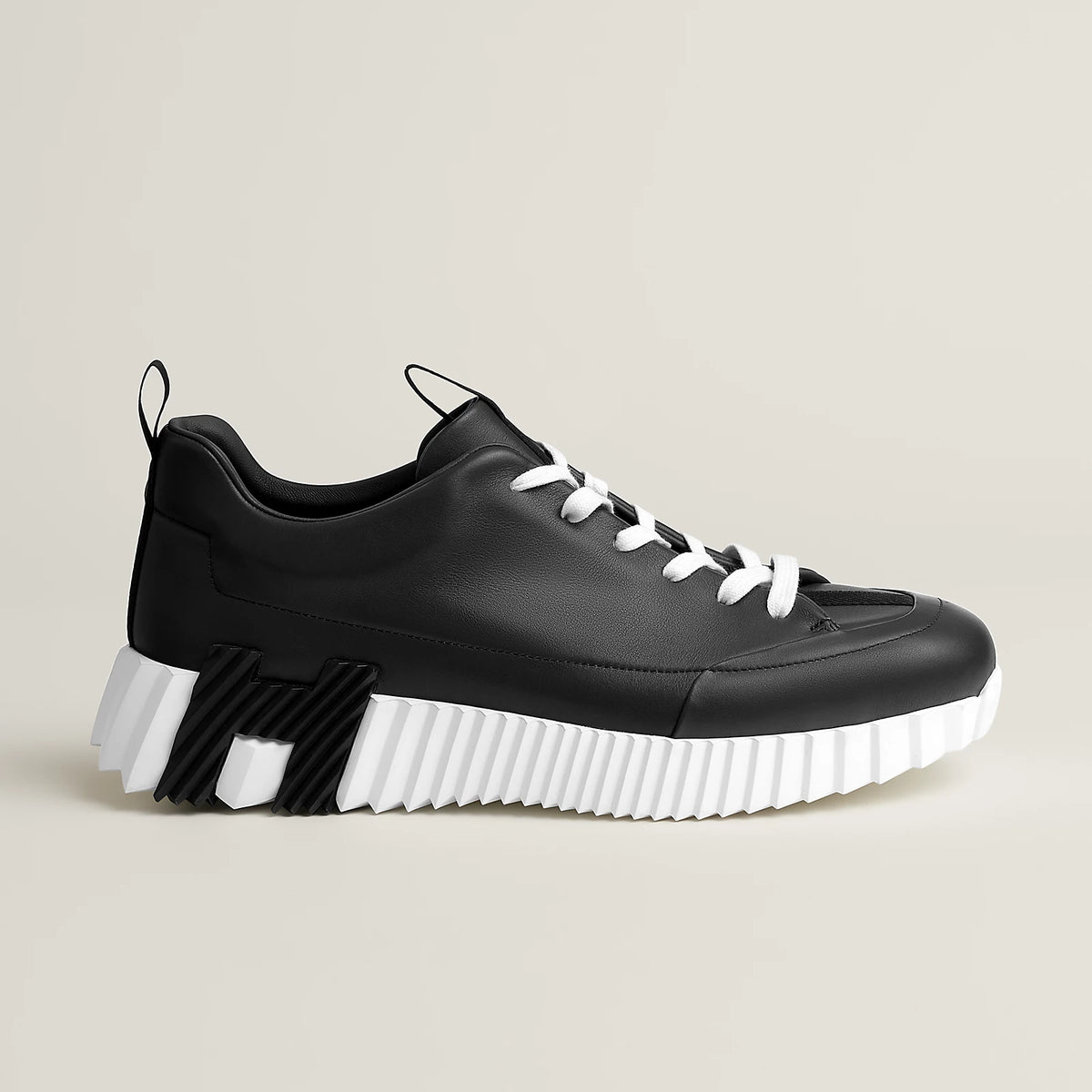 Noir Jump Sneaker